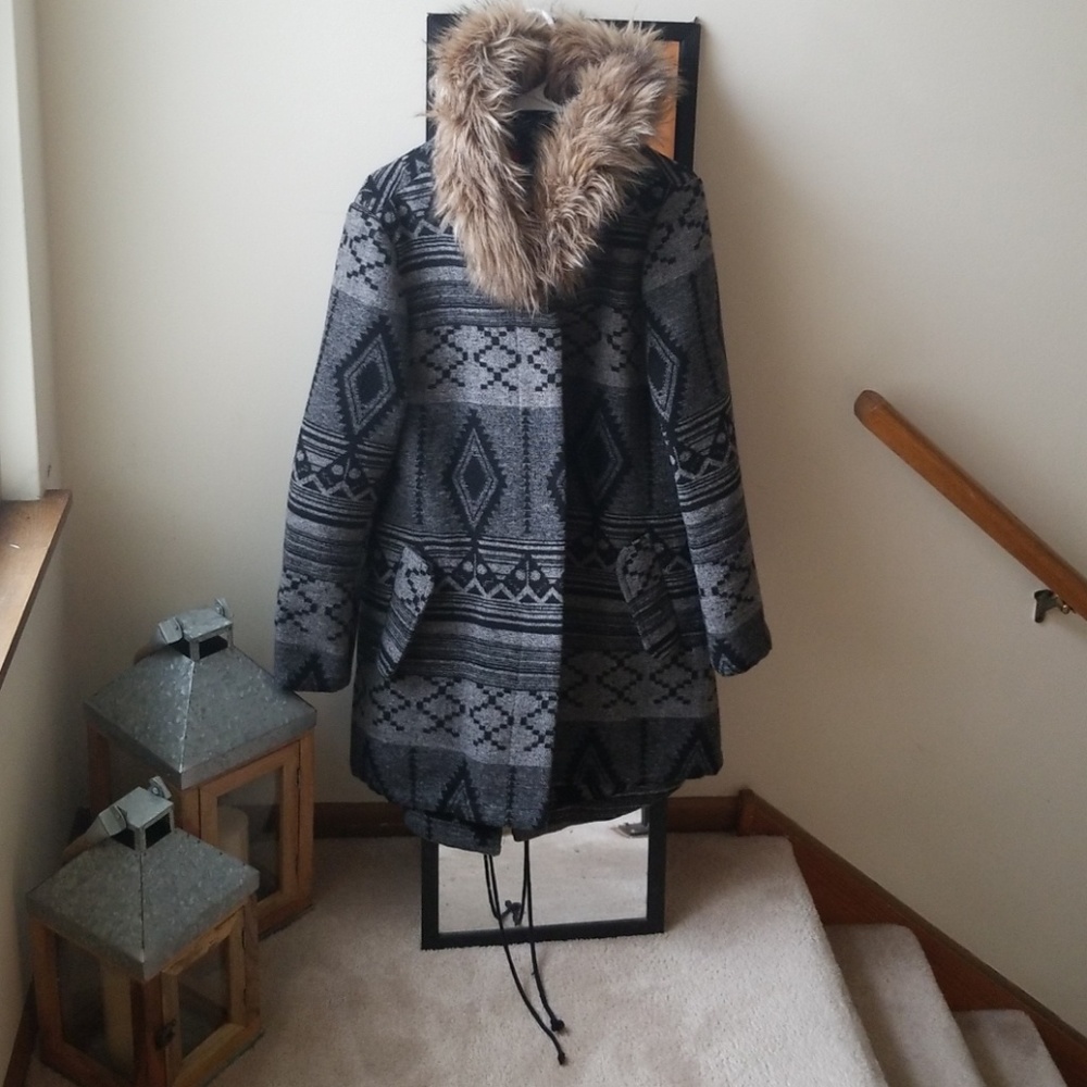 Grey/black coat